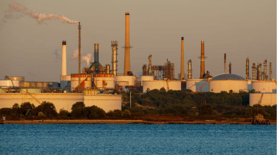 Nhà máy lọc dầu Esso Fawley, do Exxon Mobil điều hành, tại Fawley, Vương quốc Anh, vào thứ Năm, ngày 14/05/2020