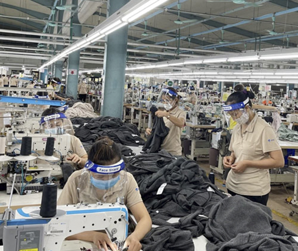 Công ty TNHH Việt Pacific Clothing (TP Bắc Ninh) là một trong số các doanh nghiệp đầu tiên của tỉnh Bắc Ninh được vay vốn để trả lương phục hồi sản xuất
