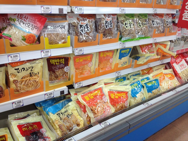Quầy hàng mực đóng gói tại 1 siêu thị tại Hàn Quốc