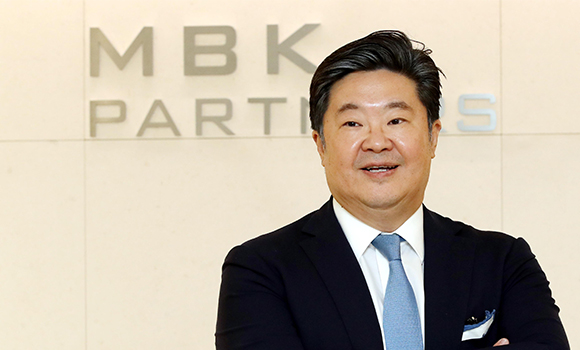 Ông Michael Kim - Chủ tịch tập đoàn MBK Partners là một tỷ phú tự thân mê làm từ thiện. Nguồn: Internet
