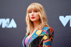 Taylor Swift đối mặt với vụ kiện bản quyền "Shake It Off"