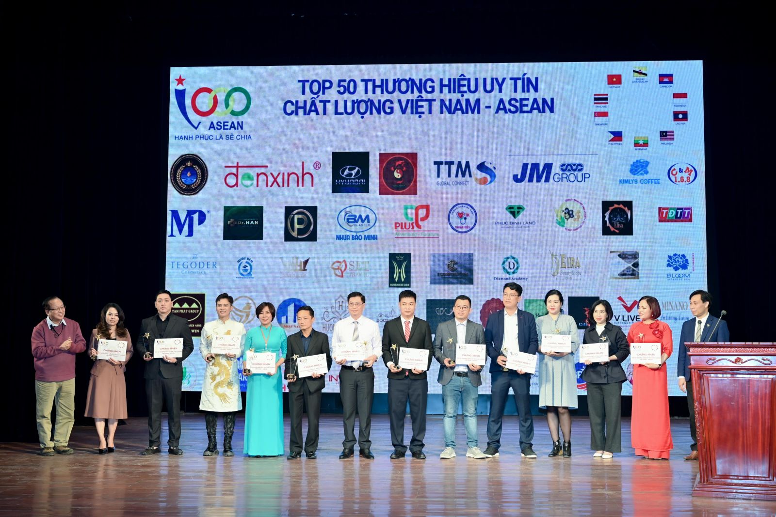 NHAT-NAM-THUOC-DANH-SACH-TOP-CONG-TY-UY-TIN-ASEAN-2021