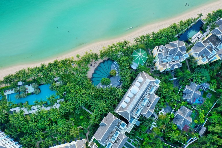Ảnh minh họa Khu nghỉ dưỡng JW Marriott Phu Quoc Emerald Bay với bể bơi con sò độc đáo