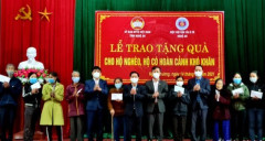 Hiệp hội Vận tải ô tô Nghệ An tặng quà cho hộ nghèo, hộ có hoàn cảnh khó khăn ở huyện Nghi Lộc
