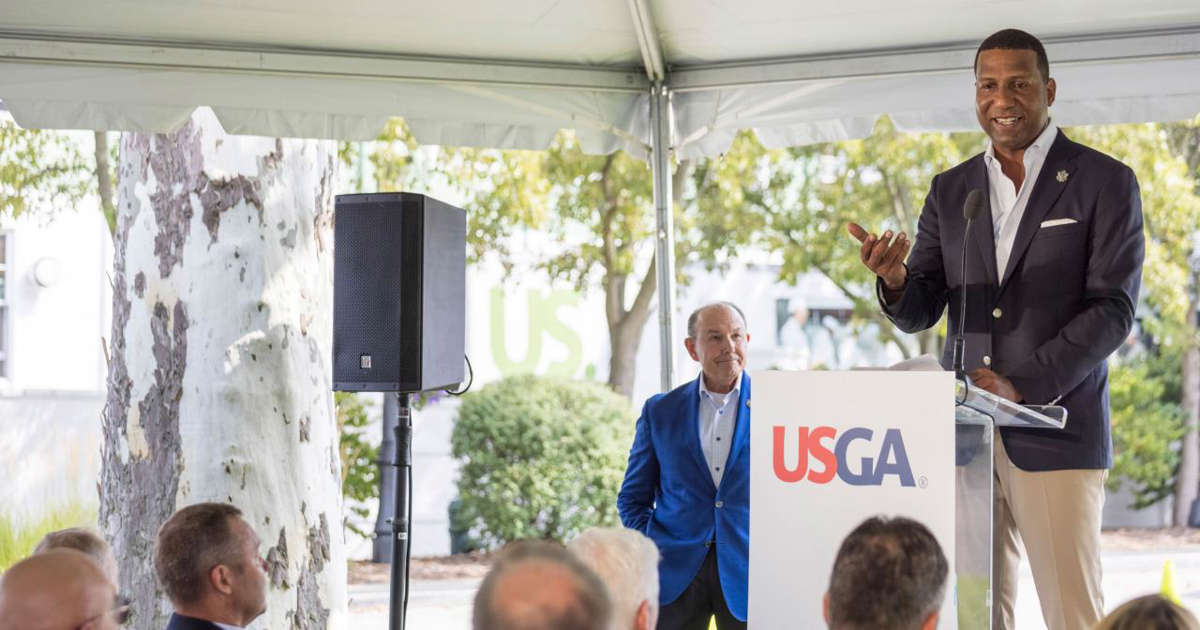Fred Perpall phát biểu tại họp báo hồi tháng Tám thông báo hợp tác bền vững giữa USGA với hai CLB golf Oakmont Country, Merion Golf. Ảnh: Golf Digest