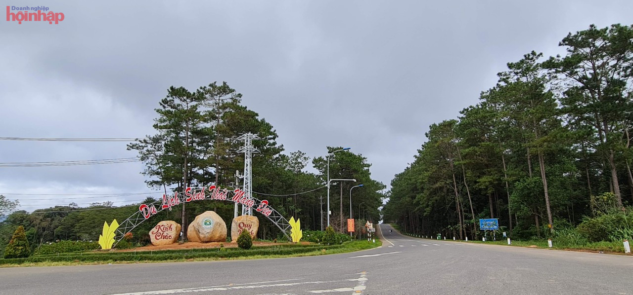 Tuyến giao thông này cũng là tuyến đường đi qua Khu du lịch sinh thái Quốc gia Măng Đen, huyện Kon Plông và là vùng kinh tế động lực của tỉnh để phát triển lĩnh vực nông nghiệp ứng dụng công nghệ cao, dược liệu, du lịch…