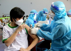 Sống chung an toàn với COVID-19: Nhìn lại chiến dịch vaccine toàn cầu
