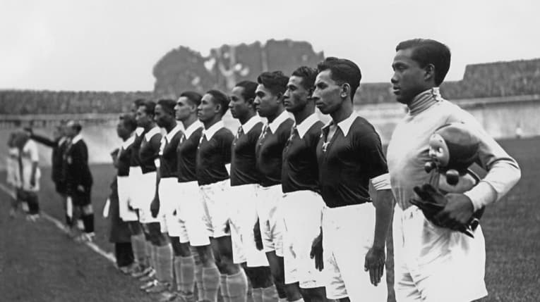 Đội Dutch East Indies (Đông Ấn thuộc Hà Lan), tức Indonesia ngày nay