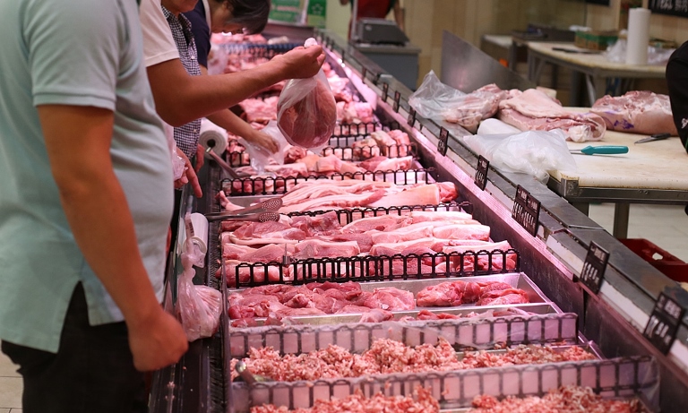 Gian hàng bán thịt lợn tại Trung Quốc