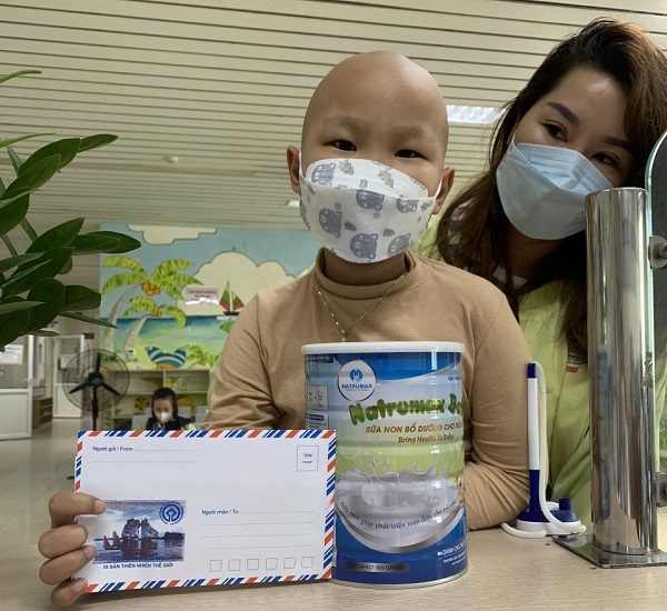 Natrumax Việt Nam trao 50 suất quà cho trẻ em có hoàn cảnh khó khăn tại Viện K Tân Triều