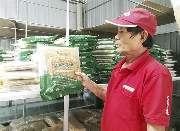 Được tiếp cận vốn vay NHCSXH, ông Dương Ngọc Xinh mở rộng cơ sở sản xuất phở sắn