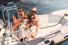 David Beckham tự thưởng siêu du thuyền 6,6 triệu USD để đón năm mới cùng gia đình