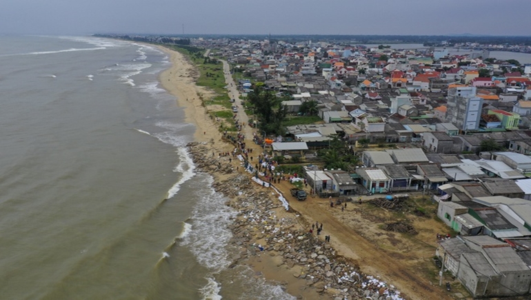 Quảng Ngãi: Tình hình sạt lở nghiêm trọng tại bờ biển thôn Phổ Trường, xã Nghĩa An