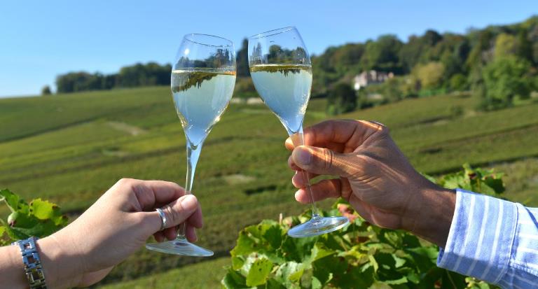 Nhu cầu về rượu sâm panh tại Pháp tăng trở lại vào dịp cuối năm