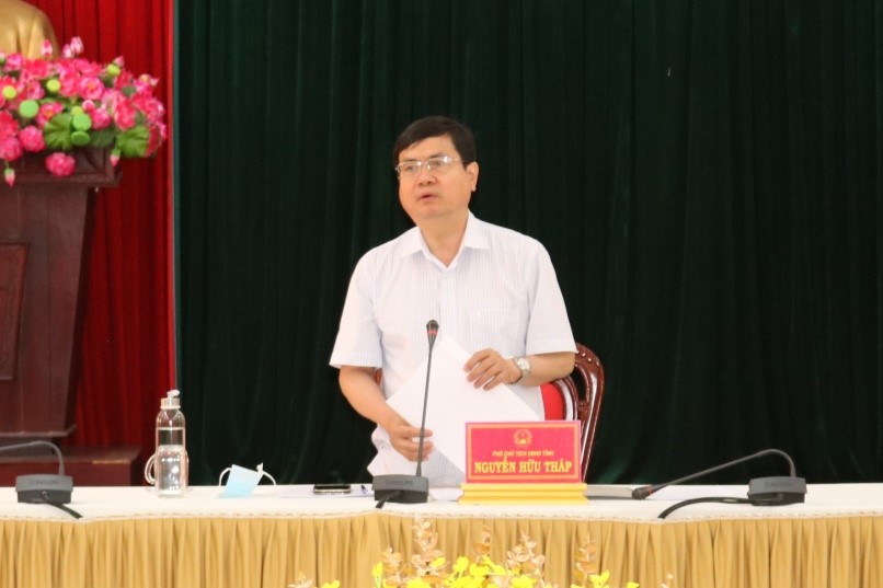 Phó Chủ tịch UBND tỉnh Nguyễn Hữu Tháp chia sẻ với những khó khăn mà các doanh nghiệp gặp khó trong thời gian qua. ảnh VP - UBND cung cấp.