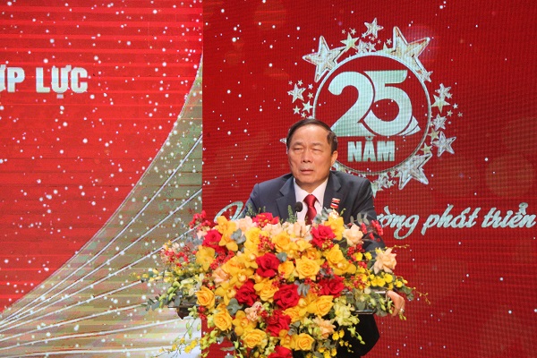 Giáo sư, TS Nguyễn Văn Đệ phát biểu tại buổi lễ.
