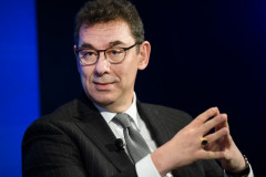Albert Bourla - CEO Pfizer được chọn là CEO của năm