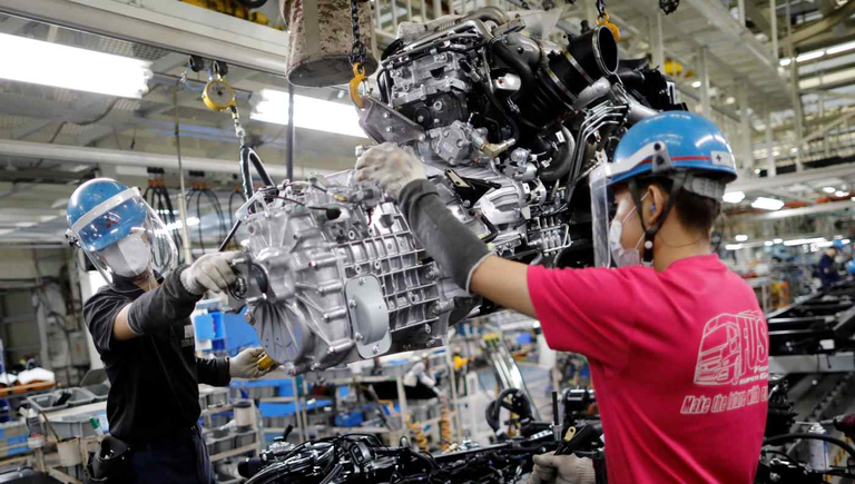 Một nhà máy ở Kawasaki, Nhật Bản. Sản lượng ô tô và xe có động cơ khác của cả nước tăng 43,1% trong tháng 11 và sản phẩm nhựa tăng 9,5% so với tháng trước