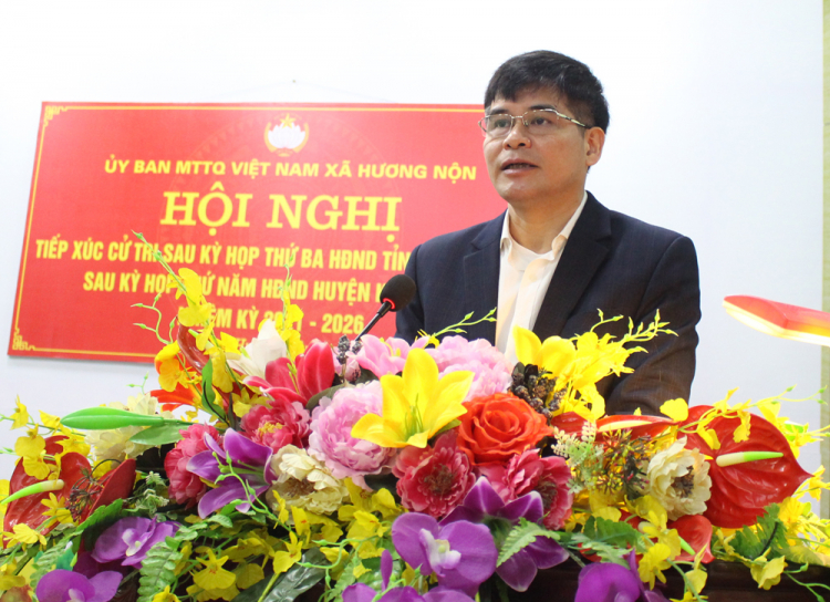 Phó Chủ tịch Thường trực HĐND tỉnh Phú Thọ phát biểu tại buổi tiếp xúc cử tri