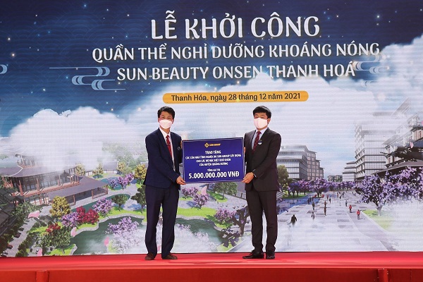 Tập đoàn Sun Group trao hỗ trợ xây nhà cho các hộ có hoàn cảnh đặc biệt khó khăn trên địa bàn huyện Quảng Xương với tổng trị giá 5 tỷ đồng.