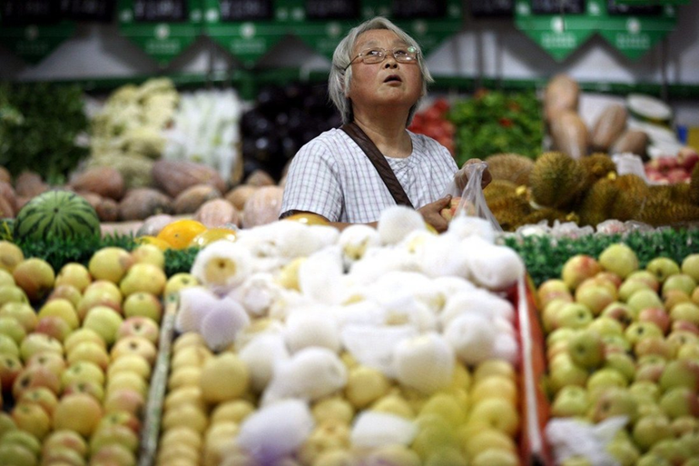 Tại các nền kinh tế châu Á giàu có, như Singapore hay Hong Kong, giá thực phẩm tăng phi mã khiến người tiêu dùng lao đao