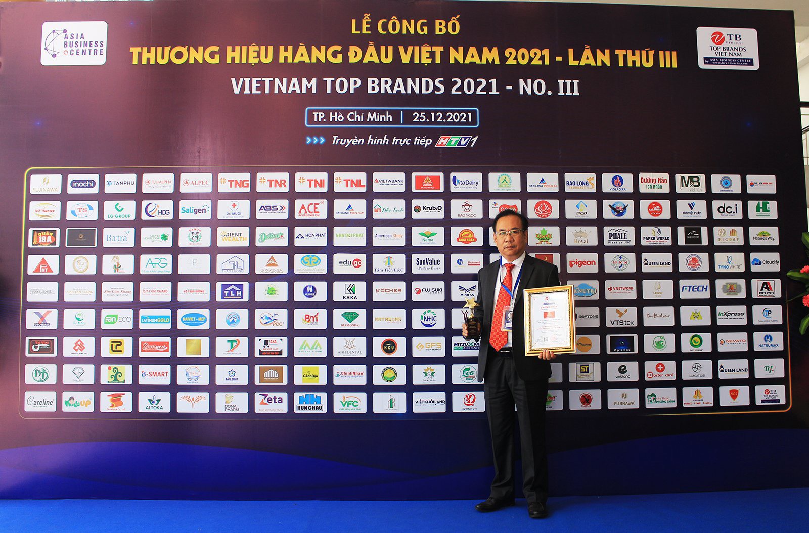 Công ty VISSAN vinh dự đạt danh hiệu “Top 10 Thương Hiệu Hàng Đầu Việt Nam” cùng danh hiệu “Nhà lãnh đạo tiêu biểu Việt Nam năm 2021” được trao tặng cho ông Nguyễn Ngọc An - Tổng Giám đốc Công ty VISSAN.