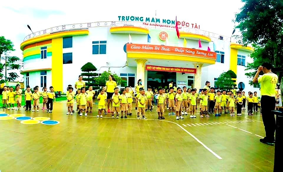 Trường mầm non Đức Tài xây dựng năm 2020 tại thị trấn Phước An đáp ứng nhu cầu nuôi dạy 500 học sinh.