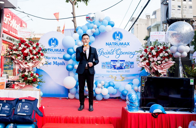 Ông Nguyễn Bá Hà – PCT HĐQT Công ty TNHH Xuất nhập khẩu Sữa và Dinh dưỡng Quốc tế Natrumax phát biểu ý kiến tại lễ khai trương