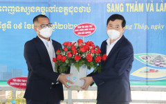 Lãnh đạo tỉnh Đồng Tháp và tỉnh Prây Veng (Campuchia) chúc mừng năm mới