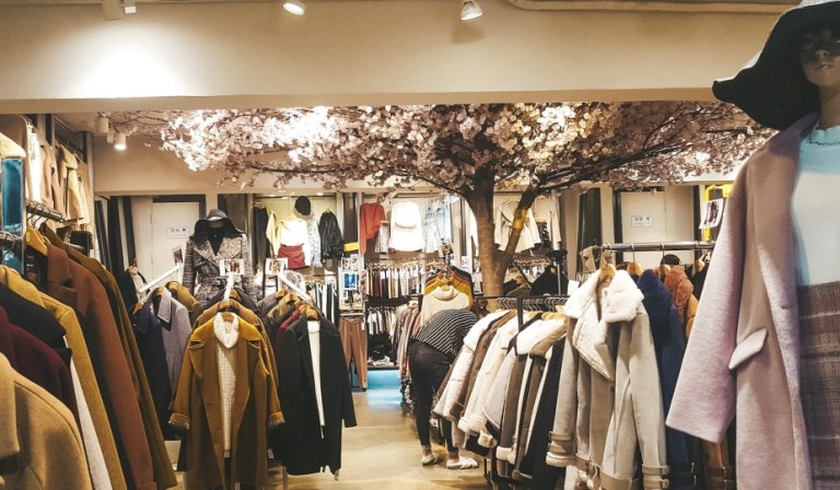 1 cửa hàng thời trang tại Hàn Quốc