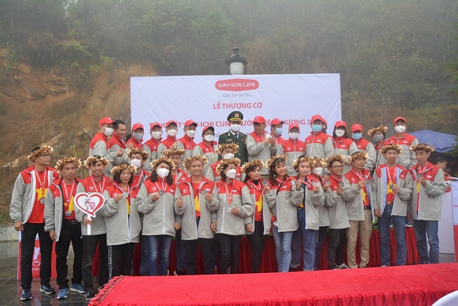 Ảnh minh họaCác vận động viên xuất sắc được vinh danh trong Lễ tổng kết giải đi/chạy bộ trực tuyến vì cộng đồng “Dai-ichi – Cung đường yêu thương 2021” tại Hà Giang ngày 8/1/2022