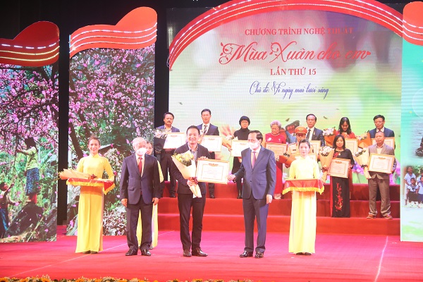 Natrumax Việt Nam nhận bằng khen của Bộ Lao động – Thương Binh & Xã hội