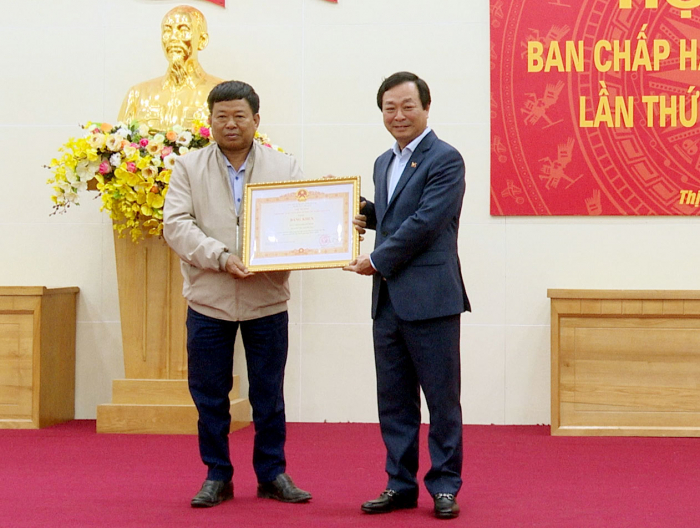 Chủ tịch UBND tỉnh Phú Thọ trao Bằng khen của Thủ tướng Chính phủ cho Đảng bộ xã Thanh Minh vì có thành tích xuất sắc trong thực hiện Chỉ thị 05-CT/TW của Bộ Chính trị, giai đoạn 2016 - 2021