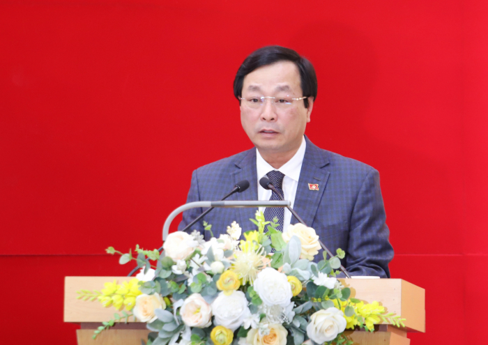 Chủ tịch UBND tỉnh Phú Thọ- Bùi Văn Quang chủ trì phần thảo luận tại hội nghị