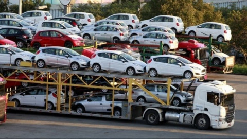 Kỷ lục 160.000 ô tô nhập khẩu trong năm 2021