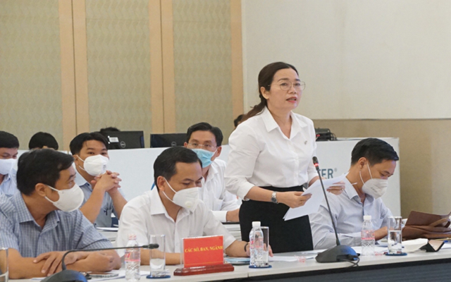 Bà Nguyễn Ngọc Hằng - Phó Giám đốc Sở Lao động, Thương binh và Xã hội thông tin tình hình chăm lo cho các đối tượng dịp Tết