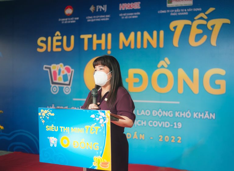 Bà Lưu Thị Thanh Mẫu - CEO Phuc Khang Corporation phát biểu trong lễ khai mạc “Siêu thị mini Tết 0 đồng”