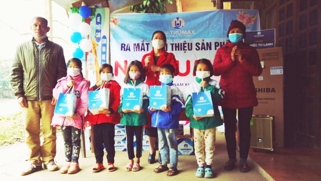 Natrumax trao quà cho trẻ em tại xã Việt Hồng, huyện Văn Trấn Yên, tỉnh Yên Bái