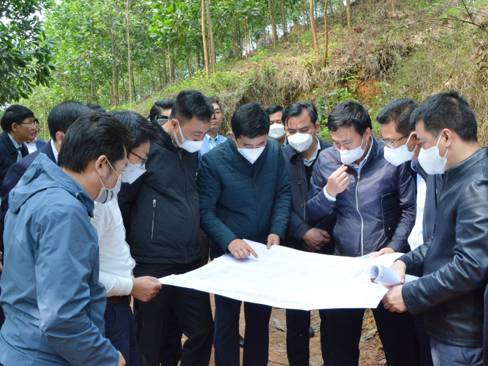 Phó Chủ tịch UBND tỉnh Phú Thọ- Hồ Đại Dũng kiểm tra thực tế tại khu vực quy hoạch sân golf Tam Nông 1