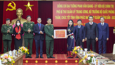 Bộ trưởng Bộ Quốc phòng Phan Văn Giang thăm và làm việc tại Vĩnh Phúc