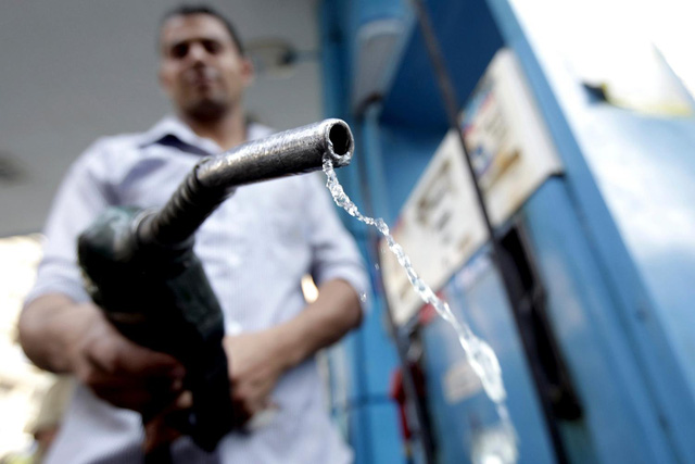 Giá xăng dầu tại Pháp tăng "điên cuồng"
