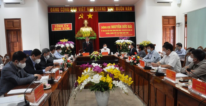 Quang cảnh buổi đến thăm và chúc Tết của đồng chí Phó Chủ tịch Quốc hội Nguyễn Đức Hải với lãnh đạo tỉnh Kon Tum