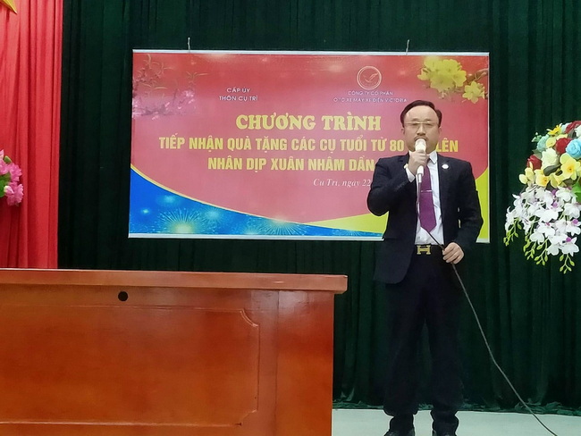 Ông Phạm Văn Thơ – Chủ tịch HĐQT Công ty ô tô, xe máy, xe điện Victoria phát biểu ý kiến tại chương trình tiếp nhận quà tặng cho trẻ em khuyết tật