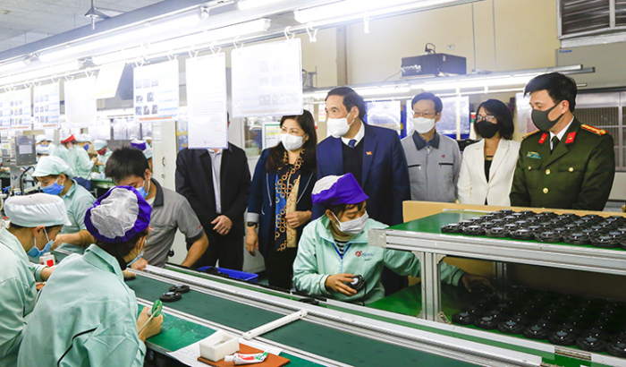 Bí thư Tỉnh ủy- Bùi Minh Châu thăm, chúc Tết người lao động Công ty TNHH ESTEC, Cụm công nghiệp Tử Đà - An Đạo