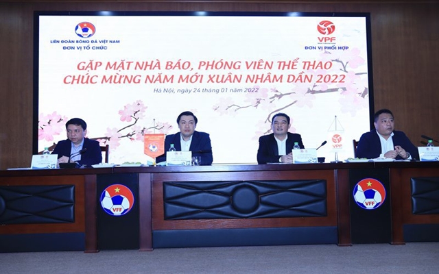 Tại buổi gặp mặt, ông Cao Văn Chóng – Phó Chủ tịch Liên đoàn Bóng đá Việt Nam chia sẻ: Trong năm 2021, bóng đá Việt Nam cũng như các hoạt động báo chí đã trải qua nhiều các sắc thái khác nhau