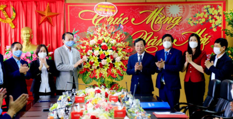 Chủ tịch UBND tỉnh Bùi Văn Quang chúc Tết Công ty cổ phần cấp nước Phú Thọ