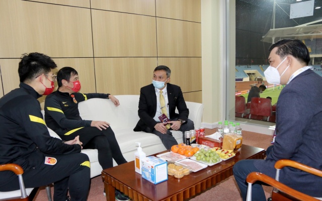 Quyền Chủ tịch Liên đoàn Bóng đá Việt Nam (LĐBĐVN) Trần Quốc Tuấn và Phó Chủ tịch LĐBĐVN Cao Văn Chóng đã có cuộc gặp Chủ tịch LĐBĐ Trung Quốc Chen Xuyuan
