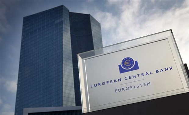 ECB giữ nguyên chính sách tiền tệ bất chấp lạm phát tăng cao kỷ lục tại Eurozone. (Ảnh: AFP/TTXVN)