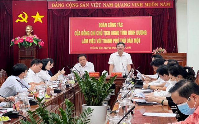 Phát biểu tại buổi làm việc, Chủ tịch UBND tỉnh Võ Văn Minh cho biết năm 2021 vừa qua, TP.Thủ Dầu Một đã có những đóng góp rất quan trọng, tích cực chung sức cùng tỉnh vượt qua đại dịch Covid-19, từng bước phục hồi kinh tế, xã hội