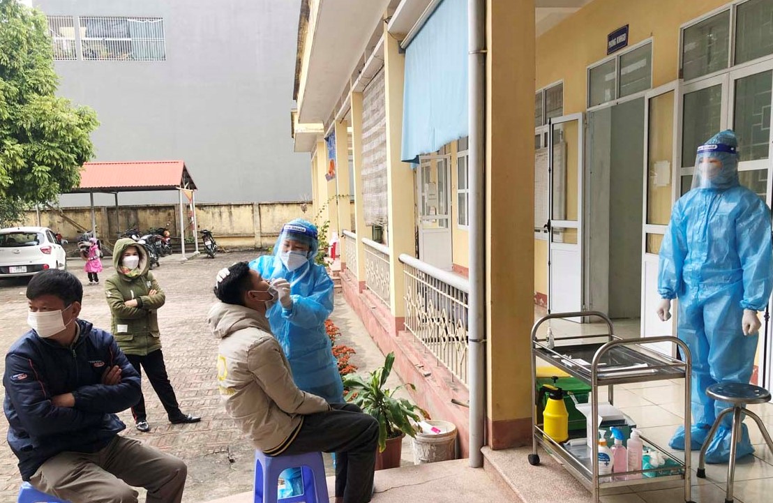 Trạm Y tế phường Thịnh lang (TP Hòa Bình) tăng cường sàng lọc đối tượng mắc Covid -19 trên địa bàn